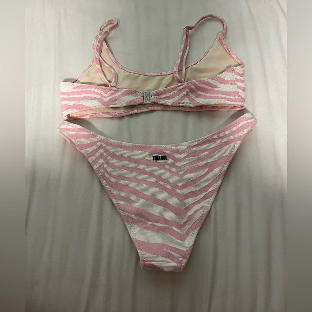Triangl. Size S pink zebra print scoop bikini.
